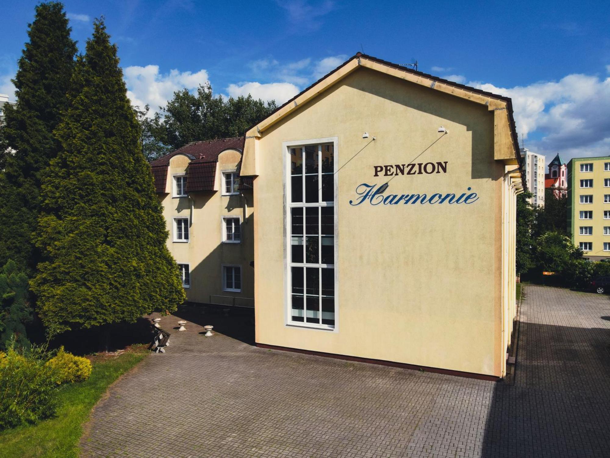 Hotel Penzion Harmonie Chodov à Chodov  Extérieur photo